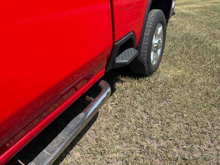 2022-chevrolet-3500-image-12