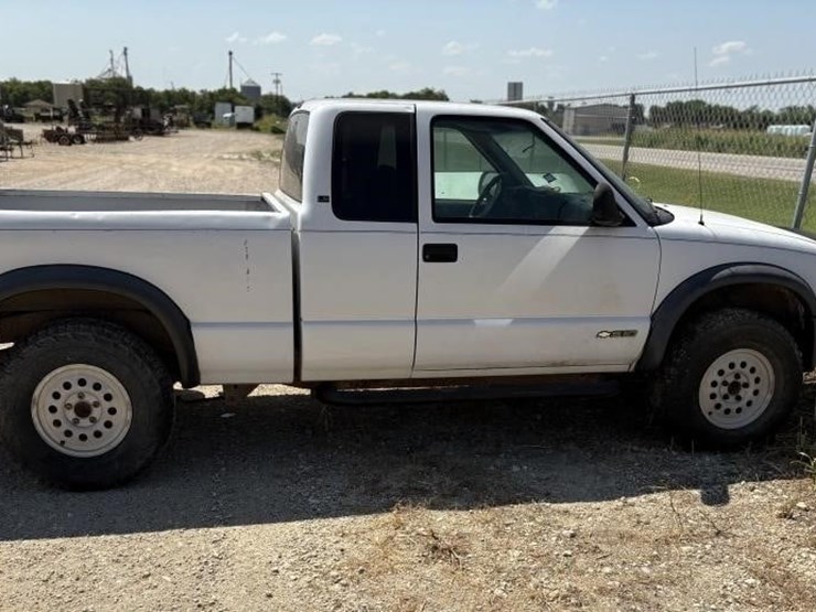 1997-chevrolet-s10-image-1
