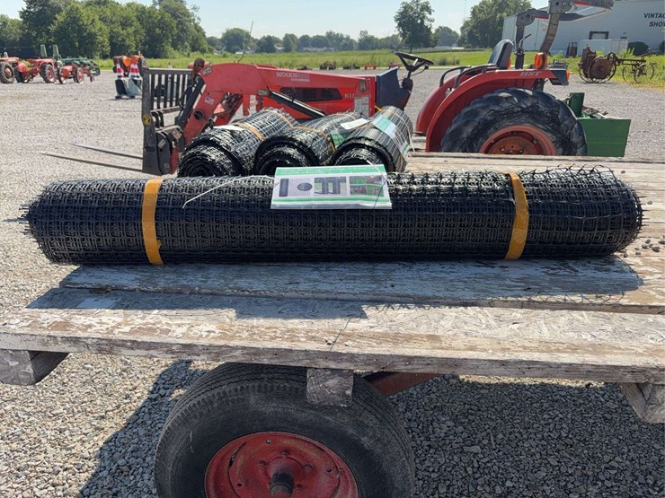 black-plastic-mesh-safety-fencing-roll-image-1