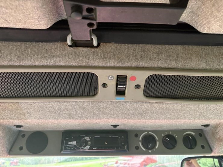 2002-agco-lt85-image-25