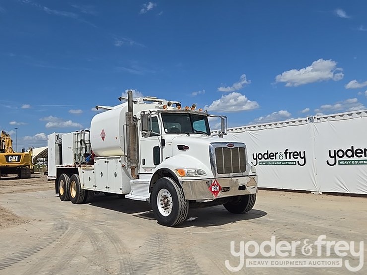 2012-peterbilt-348-image-7
