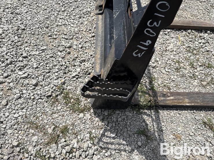 caterpillar-pallet-forks-image-12