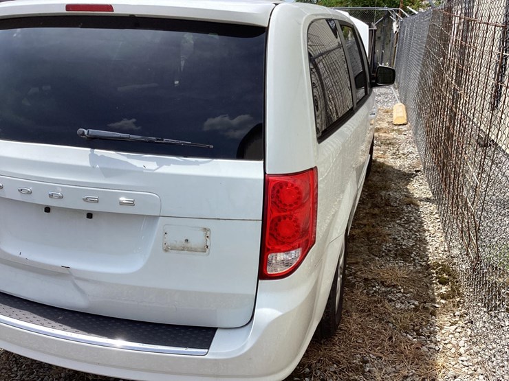 2014-dodge-grand-caravan-image-42