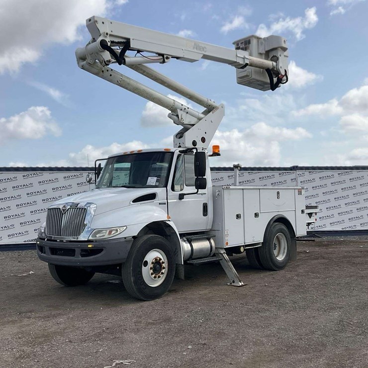 2013 INTERNATIONAL DURASTAR 4300