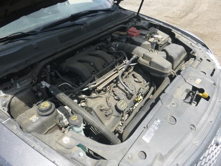 2015-ford-taurus-sedan-image-11