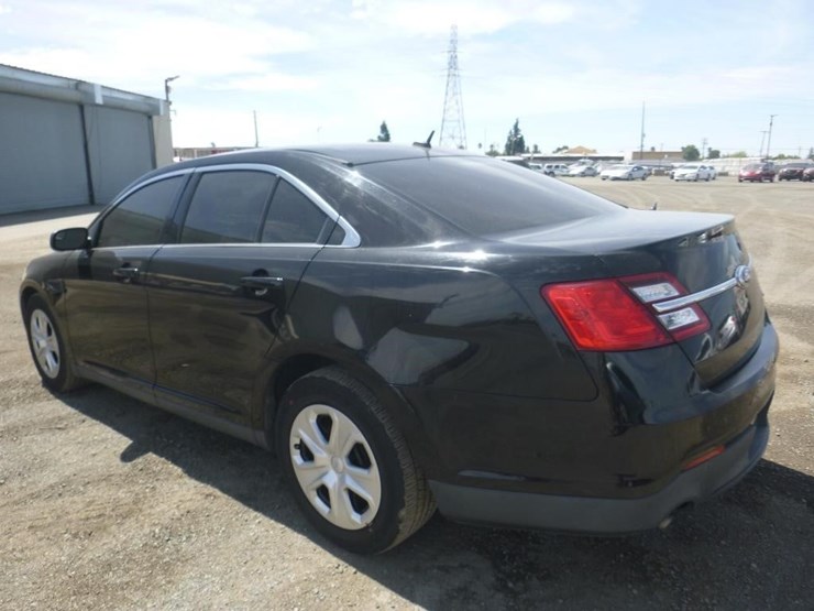 2015-ford-taurus-sedan-image-4