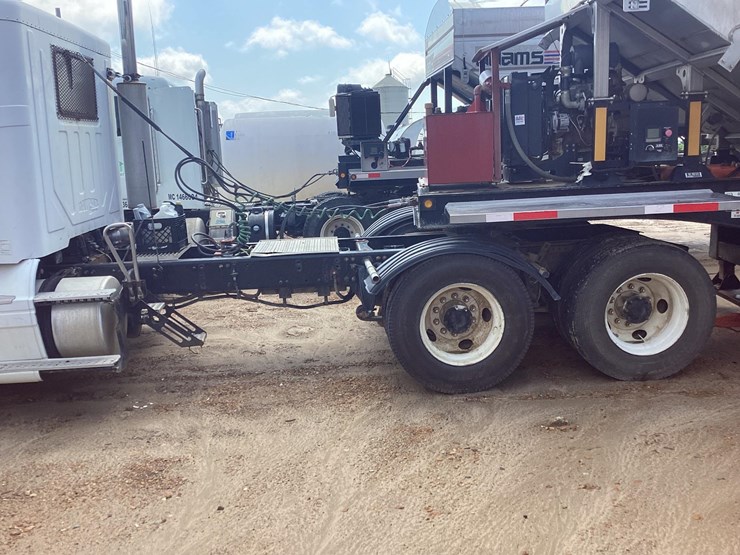 2006-freightliner-cst120-image-22