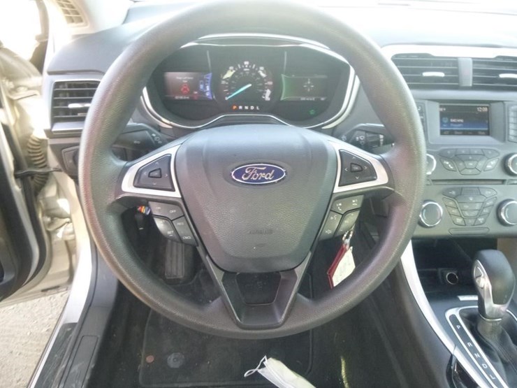 2016-ford-fusion-hybrid-sedan-image-9