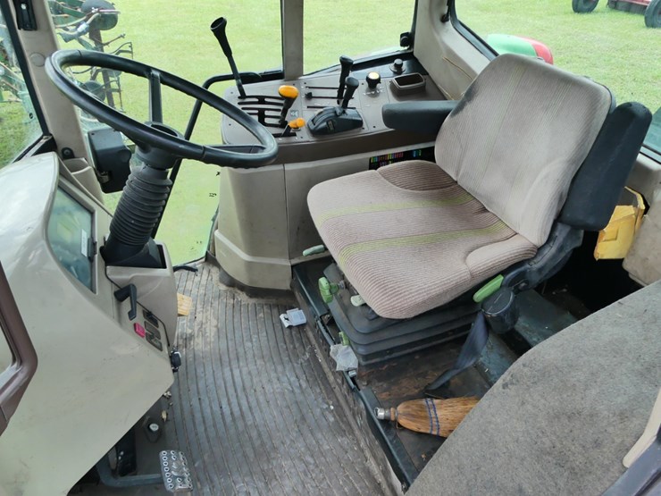 john-deere-6215-image-11