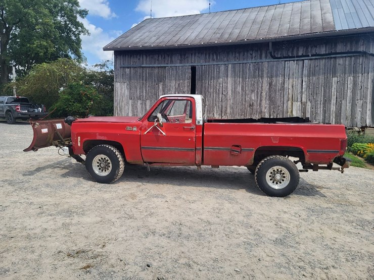 1978-square-body-sierra-grande-gmc-25-truck-w/western-snow-blade-image-2