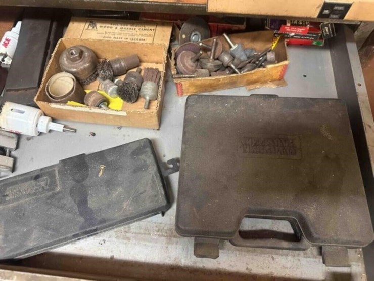 assorted-wood-working-bits-&-saws-image-3
