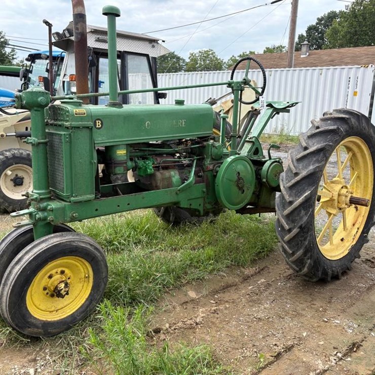 JOHN DEERE B