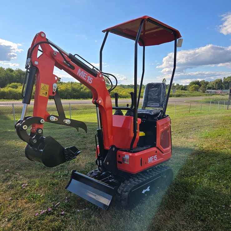 #2011 • ME15 mini excavator