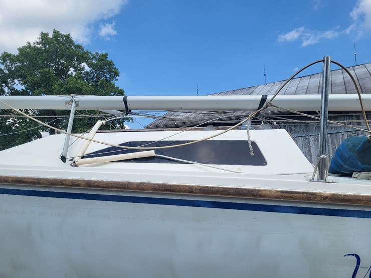 capri-sailboat-w/-single-axle-bumper-trailer-and-johnson-sailmaster-motor-image-19