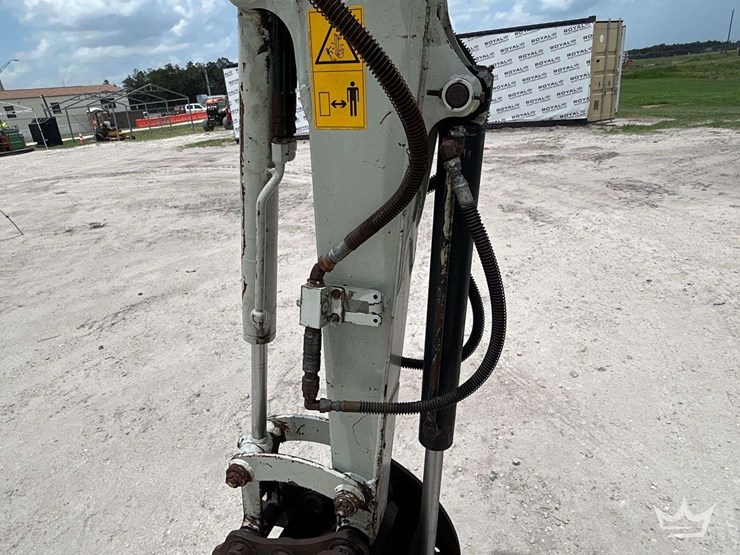 2022-takeuchi-tb225-image-14