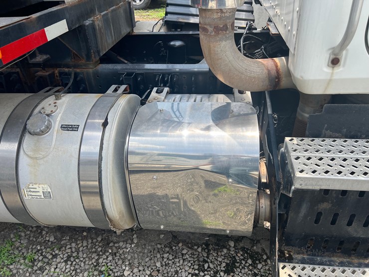 mack-cxu-tender-truck-image-17