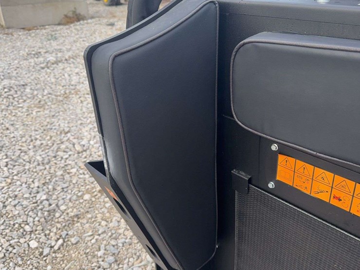 sl-1050-skid-steer-image-14