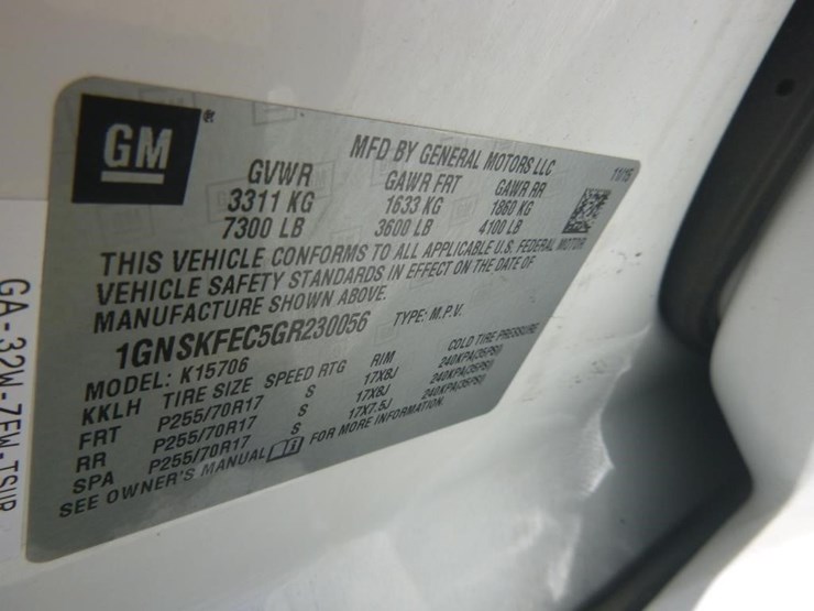 2016-chevrolet-tahoe-image-16