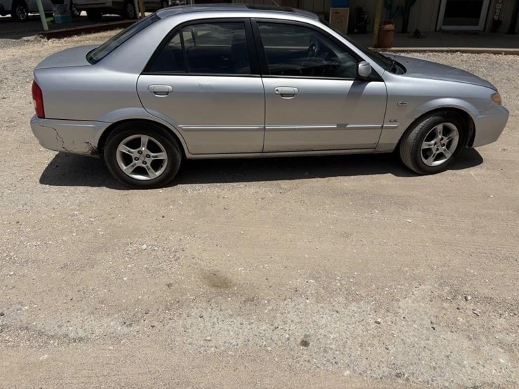l1---2003-mazda-protege-lx-image-2