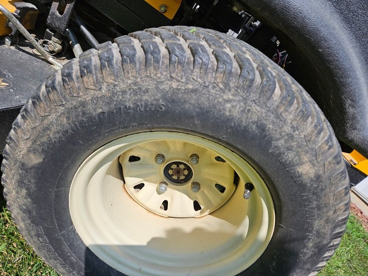 #6889-•-cub-cadet-"-the-tank"-zero-turn-mower-image-27