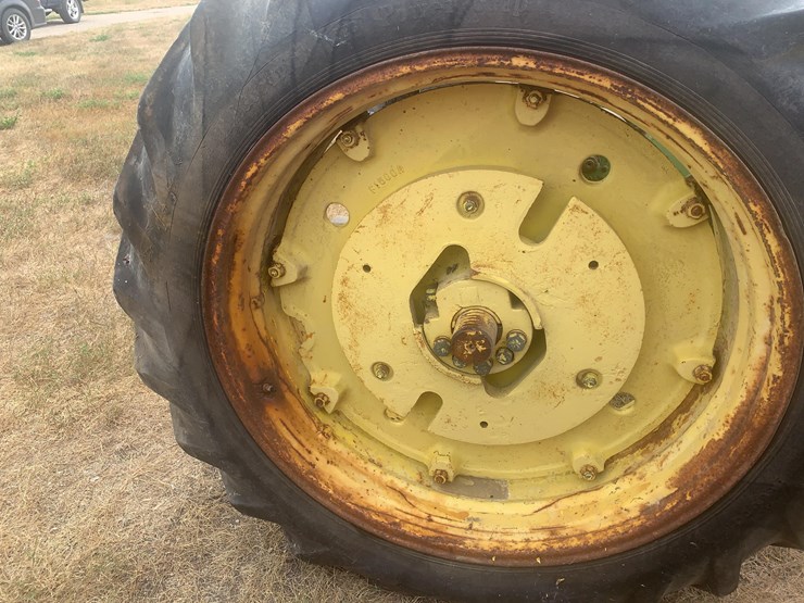 john-deere-70-image-5