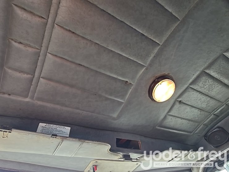 2000-peterbilt-357-image-66