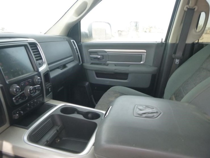 2016-dodge-ram-3500-image-11