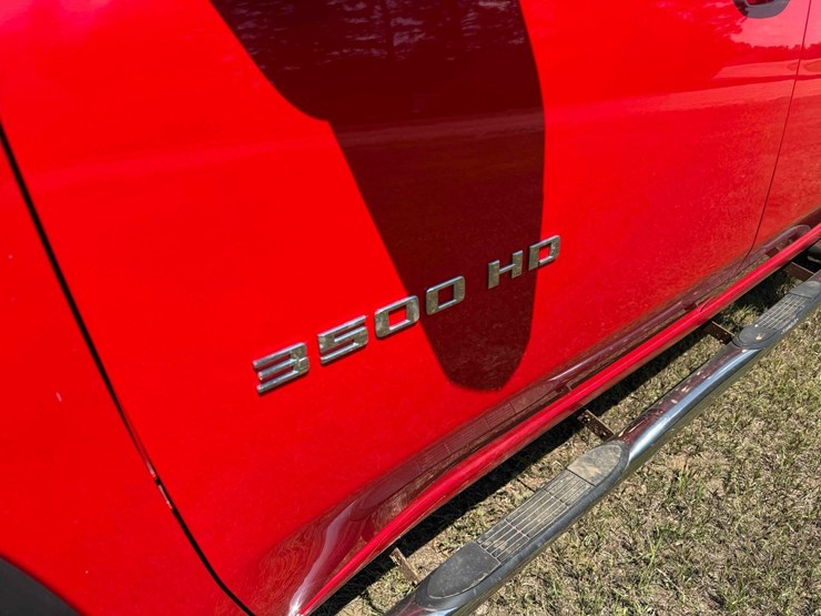2022-chevrolet-3500-image-11