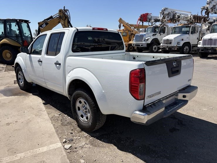 2015-nissan-frontier-image-3