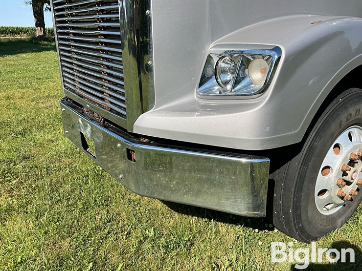 2016-freightliner-122sd-image-13