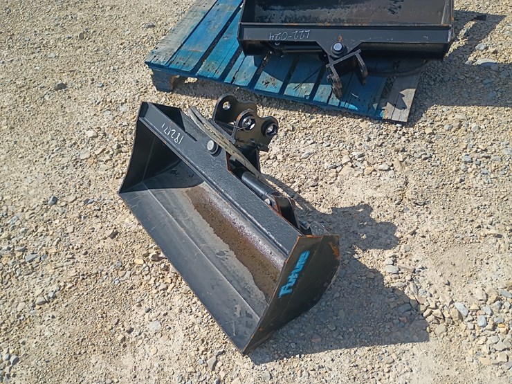 #26116-•-future-hydraulic-tilt-bucket-mini-excavator-attachment-image-5