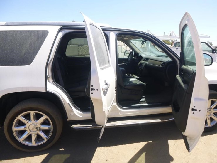 2011-gmc-yukon-denali-image-17