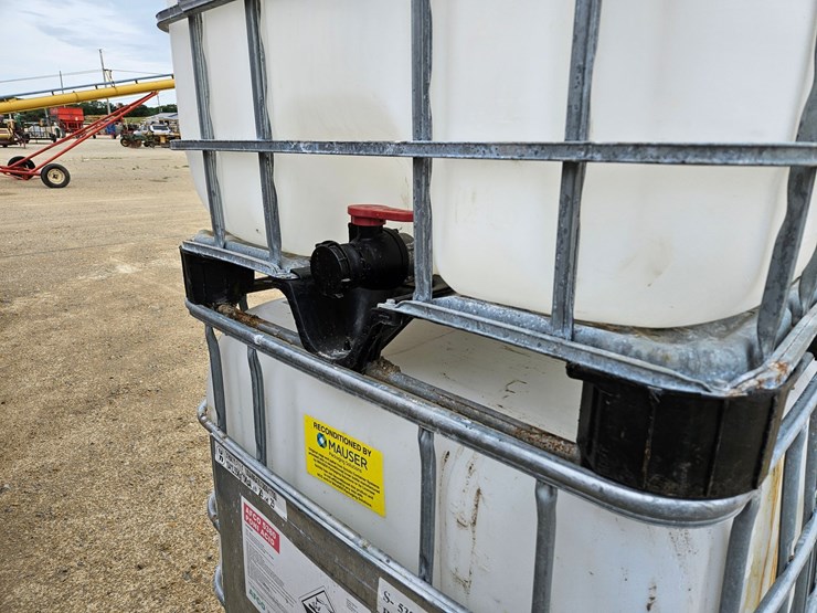 #197-•-2---plastic-tanks-image-5