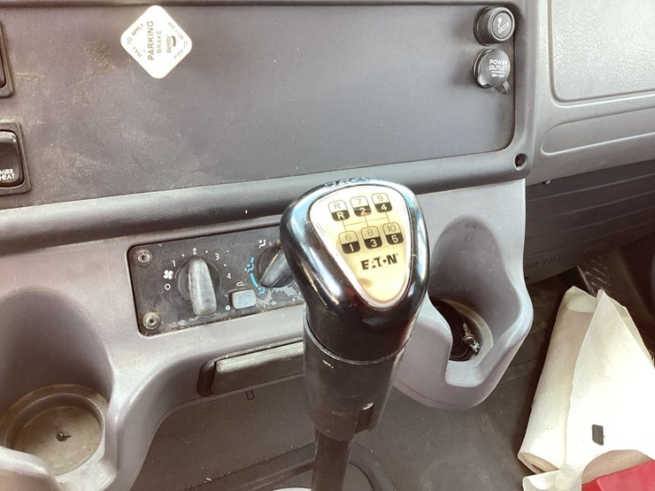 2014-freightliner-m2-image-50