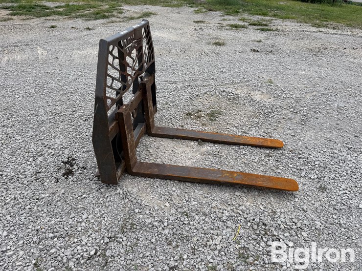 titan-machinery-pallet-forks-image-4