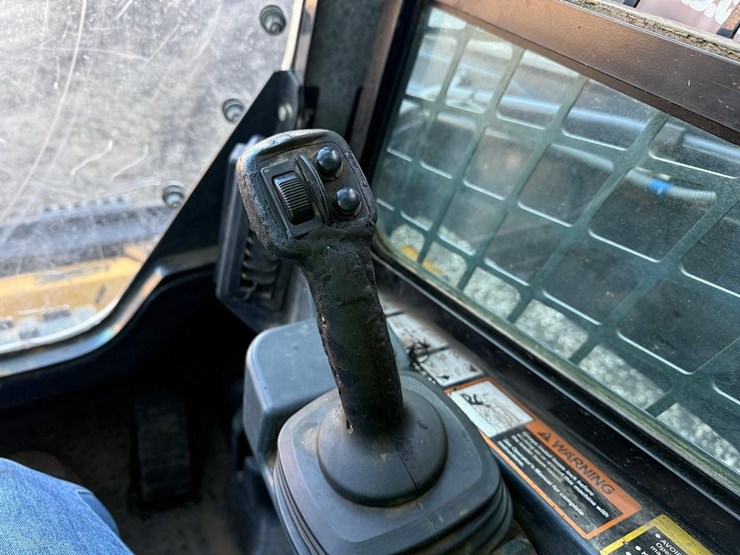 2020-deere-333g-image-21