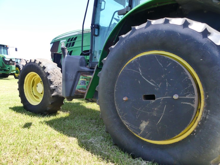 2013-john-deere-6105m-image-9
