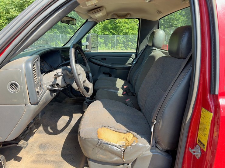 2005-chevrolet-3500-image-17