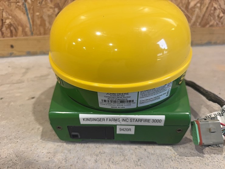 john-deere-300-image-4