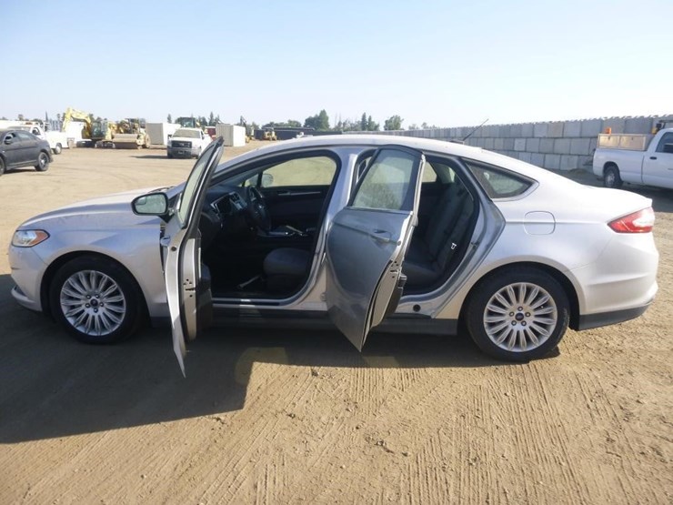 2016-ford-fusion-hybrid-sedan-image-6