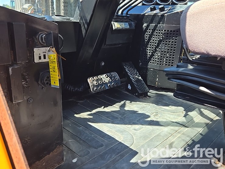 2018-jcb-930-image-42