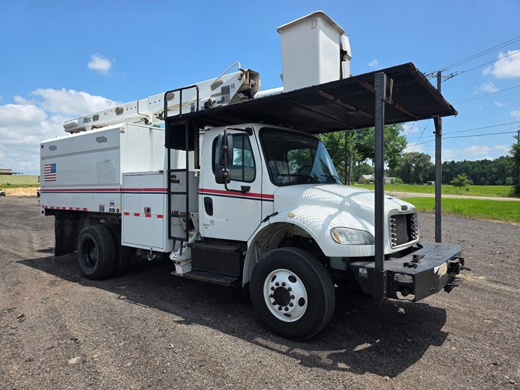 freightliner-bucket-truck-image-2