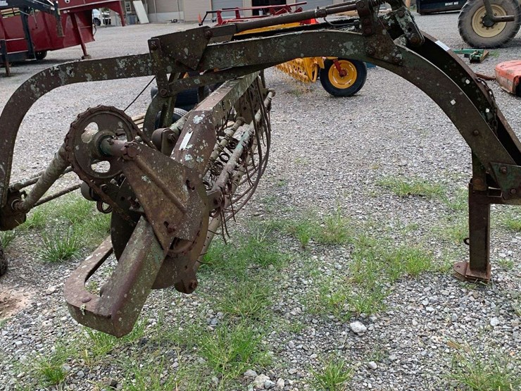 side-delivery-hay-rake-image-2