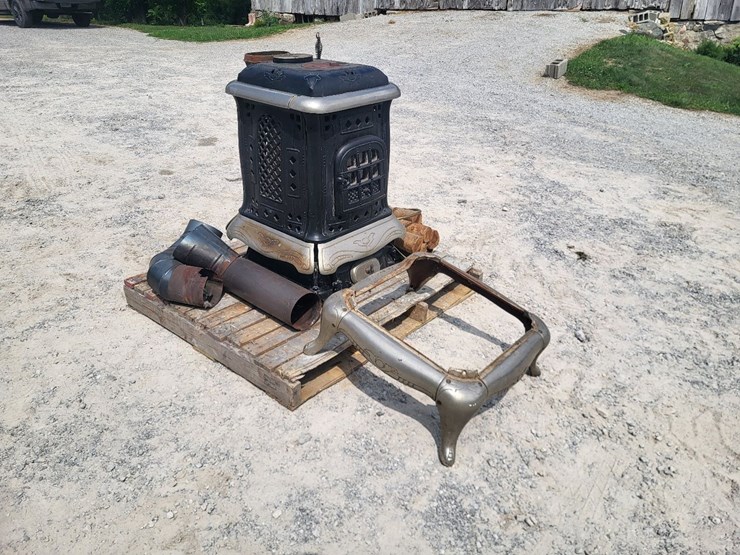 brilliant-the-wemble-co.--no-16-176-cast-wood-burning-stove-image-1