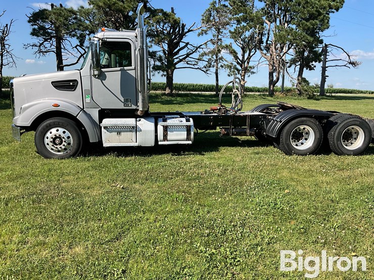 2016-freightliner-122sd-image-8