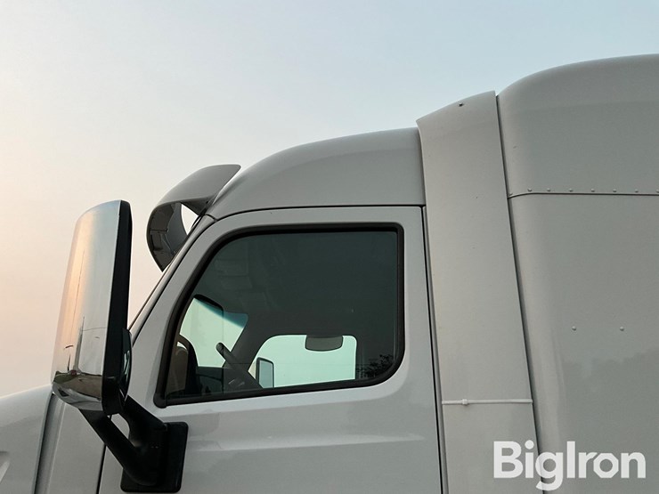 2016-peterbilt-579-image-16