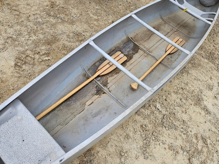 #6882-•-grumman-16'-canoe-image-9