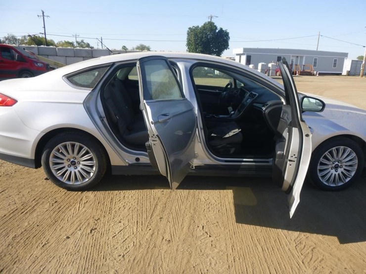 2016-ford-fusion-hybrid-sedan-image-15