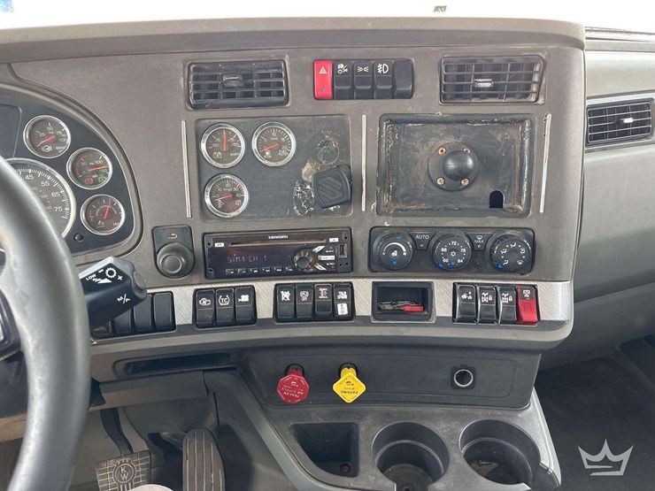 2019-kenworth-t880-image-24