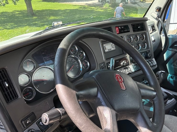2018-kenworth-t680-image-69